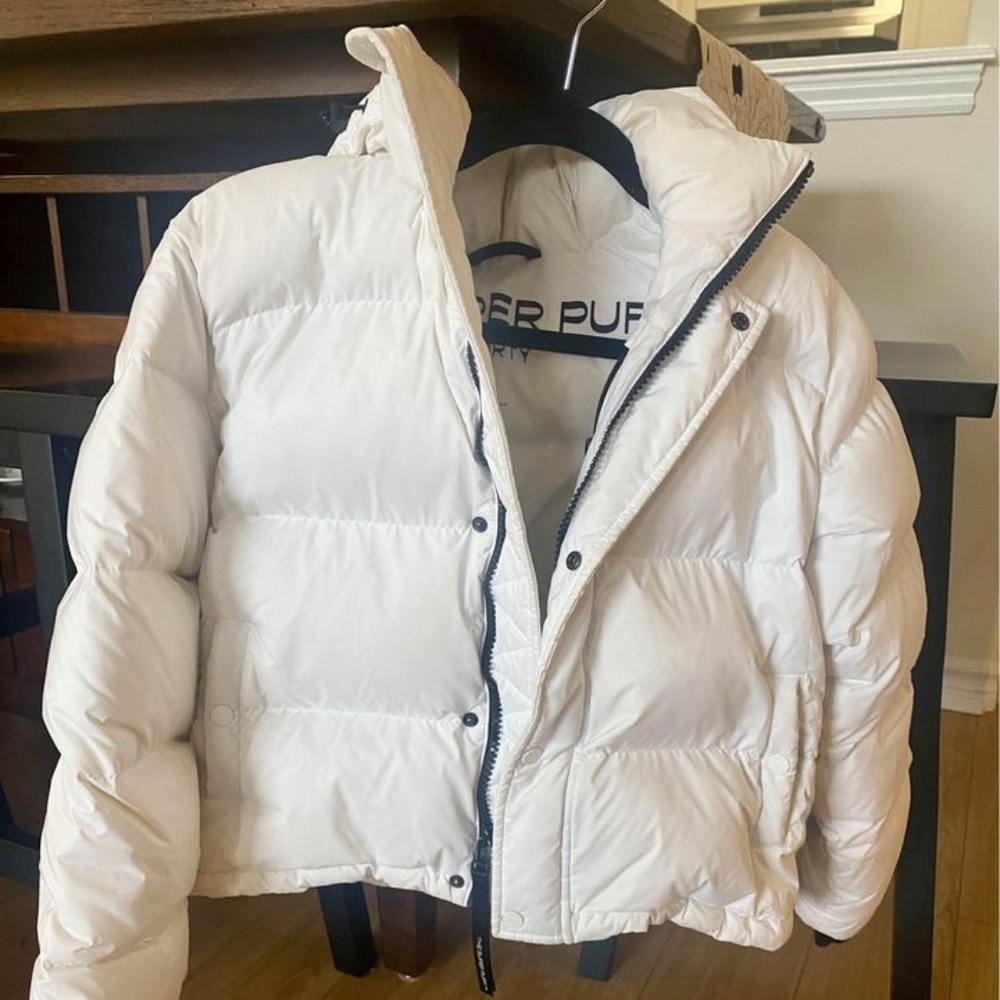Aritzia Super Puff Shorty- white XS - Picture 1 of 3
